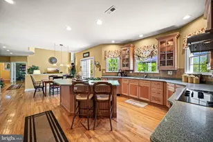 734 Cornelia Pl, Philadelphia, PA 19118 - Photo 14