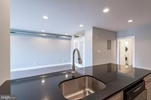 135 N 3rd St, Philadelphia, PA 19106 - Photo 4