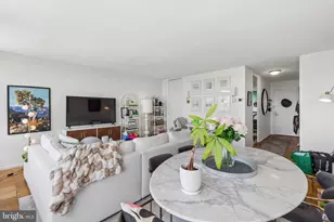 210 Locust St, Philadelphia, PA 19106 - Photo 2