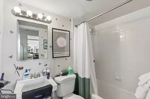 210 Locust St, Philadelphia, PA 19106 - Photo 8