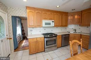 831 Medway Rd, Philadelphia, PA 19115 - Photo 16