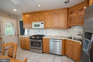 831 Medway Rd, Philadelphia, PA 19115 - Photo 18