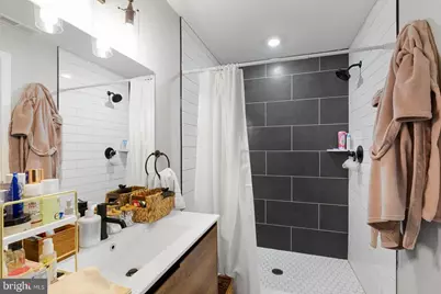 919 N 15th Street #1R, Philadelphia, PA 19130 - Photo 8
