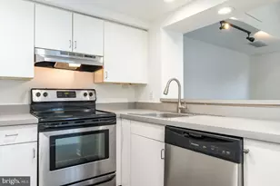 303 Vine St, Philadelphia, PA 19106 - Photo 6