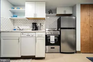 2016 Locust St, Philadelphia, PA 19103 - Photo 4