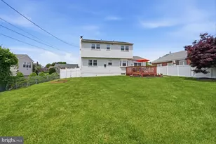 7825 Calvert St, Philadelphia, PA 19152 - Photo 32