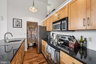 2429 Locust St, Philadelphia, PA 19103 - Photo 10
