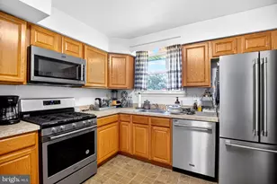 601 Sharon Ln, Philadelphia, PA 19115 - Photo 6
