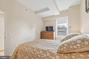 1425 Locust St, Philadelphia, PA 19102 - Photo 4