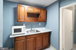 886 N 66th St, Philadelphia, PA 19151 - Photo 6
