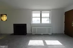 6711 E Pleasant Pl, Philadelphia, PA 19119 - Photo 10