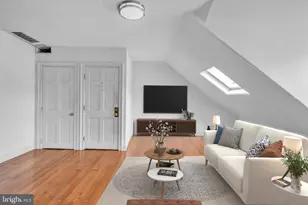 704 S Washington Square, Philadelphia, PA 19106 - Photo 2