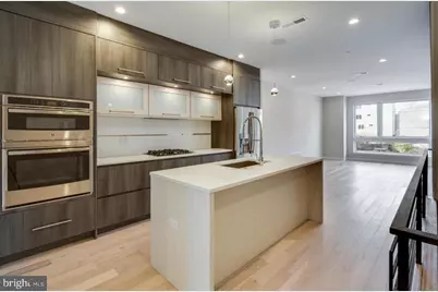 909 N 15th Street #B, Philadelphia, PA 19130 - Photo 2