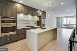 909 N 15th St, Philadelphia, PA 19130 - Photo 2