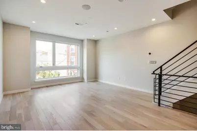 909 N 15th Street #B, Philadelphia, PA 19130 - Photo 4
