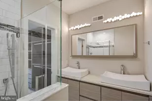909 N 15th St, Philadelphia, PA 19130 - Photo 16