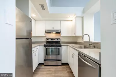 303 Vine Street #108, Philadelphia, PA 19106 - Photo 4