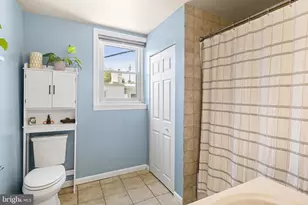 880 N Myrtlewood St, Philadelphia, PA 19130 - Photo 16
