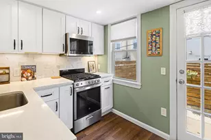 880 N Myrtlewood St, Philadelphia, PA 19130 - Photo 10