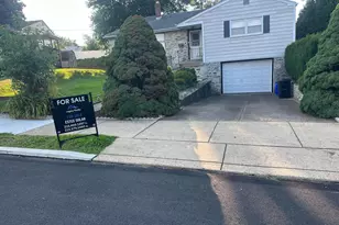 150 Shelly Ln, Philadelphia, PA 19115 - Photo 2