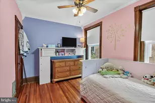 18 W Gravers Ln, Philadelphia, PA 19118 - Photo 20