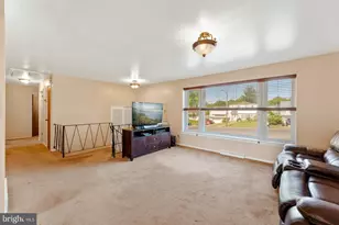 823 Rennard St, Philadelphia, PA 19116 - Photo 6