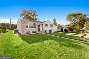 823 Rennard St, Philadelphia, PA 19116 - Photo 2