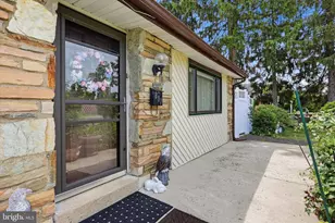 897 Pne Hl Rd, Philadelphia, PA 19115 - Photo 4