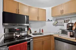 1431 Spruce St, Philadelphia, PA 19102 - Photo 10