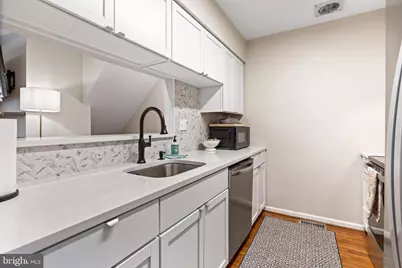 14 Newton Street #F27, Philadelphia, PA 19118 - Photo 10