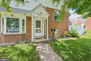 913 Lomond Ln, Philadelphia, PA 19128 - Photo 2