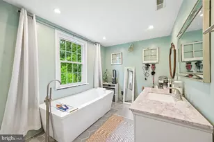 913 Lomond Ln, Philadelphia, PA 19128 - Photo 30