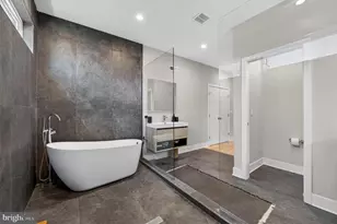 2040 Pemberton St, Philadelphia, PA 19146 - Photo 14
