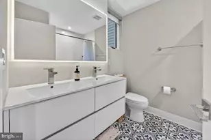 2040 Pemberton St, Philadelphia, PA 19146 - Photo 12