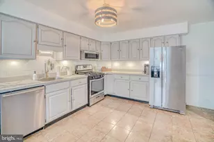 320 Hermitage St, Philadelphia, PA 19128 - Photo 10