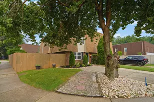 9807 Cowden St, Philadelphia, PA 19115 - Photo 2