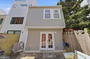 2245 Pemberton St, Philadelphia, PA 19146 - Photo 32