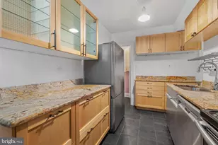 351 S 47th St, Philadelphia, PA 19143 - Photo 12