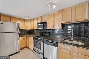 1029 Spruce St, Philadelphia, PA 19107 - Photo 12