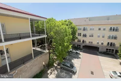 500 Admirals Way #402, Philadelphia, PA 19146 - Photo 16