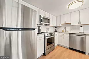 2001 Hamilton St, Philadelphia, PA 19130 - Photo 2