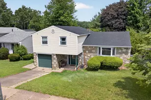 463 Pinewood Rd, Philadelphia, PA 19116 - Photo 2