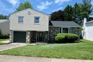 463 Pinewood Rd, Philadelphia, PA 19116 - Photo 2