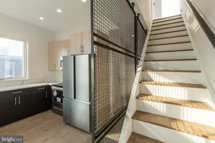920 N 15th St, Philadelphia, PA 19130 - Photo 16