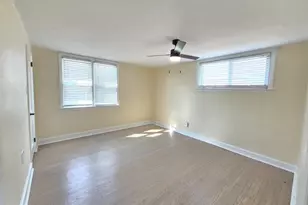 7638 Sherwood Rd, Philadelphia, PA 19151 - Photo 10