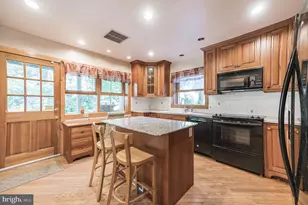 800 E Cathedral Rd, Philadelphia, PA 19128 - Photo 12