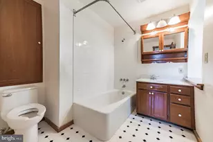 800 E Cathedral Rd, Philadelphia, PA 19128 - Photo 20