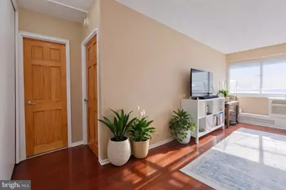 2101 Chestnut Street #1011, Philadelphia, PA 19103 - Photo 2