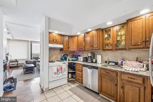 220 Locust St, Philadelphia, PA 19106 - Photo 6