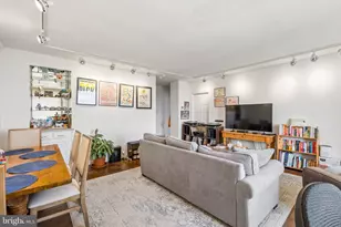 220 Locust St, Philadelphia, PA 19106 - Photo 4